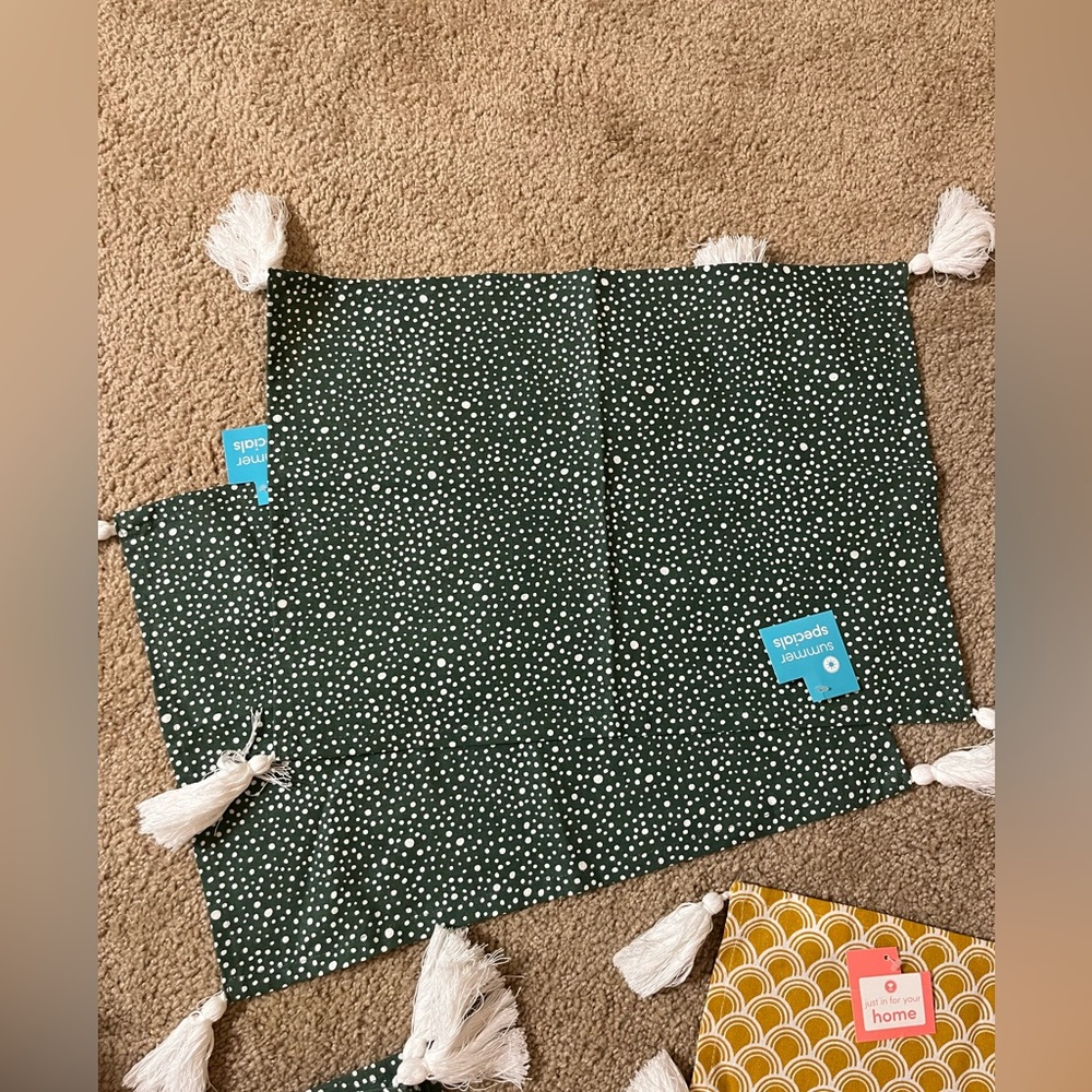 Pattern Placemat and Table Runner Set - Picture 7 of 8